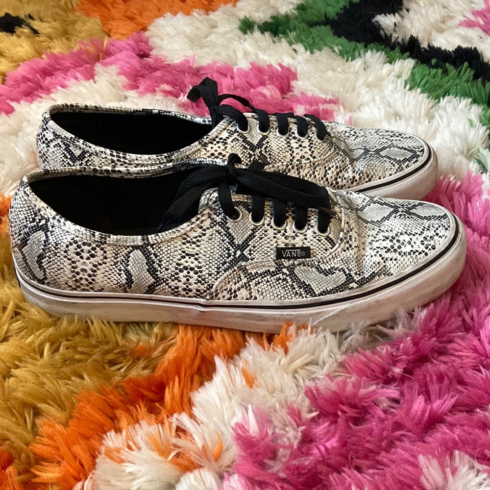 Vans snake skin low tops mens size 10